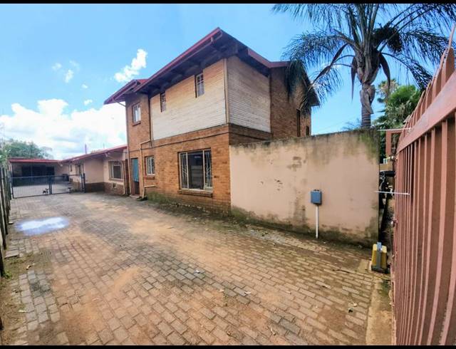 7 BEDROOM HOUSE FOR SALE IN RIETFONTEIN